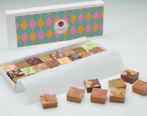 Pocketschachtel mit feinen Schokoladenwürfeln - Meisterwerk Chocolaterie